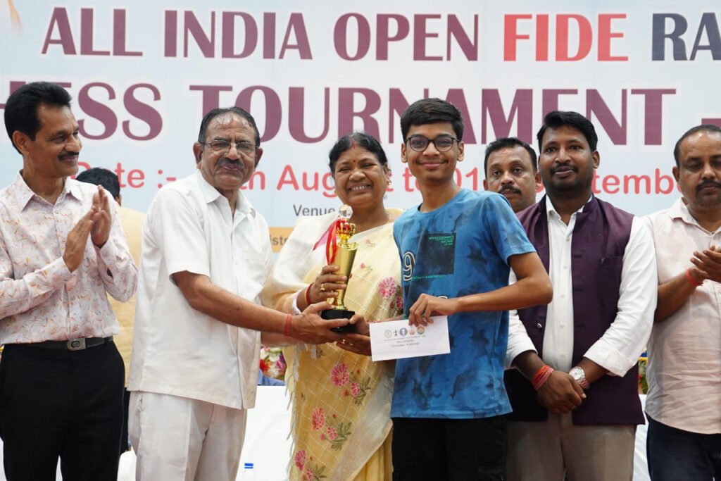 Chess Championship : चेकमेट एट जशपुर अखिल भारतीय ओपन फिडे रेटेड शतरंज प्रतियोगिता का सफल समापन, पश्चिम बंगाल के कौस्तुव कुंडू बने विजेता, छत्तीसगढ़ के यशद बम्बेश्वर द्वितीय और महाराष्ट्र के केदार ओंकार तृतीय स्थान पर
