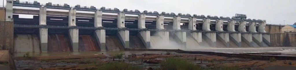 Dhamtari Dam : धमतरी में भारी बारिश से उफान पर नदियां, गंगरेल बांध के खुले 3 गेट, महानदी तटीय गांवों में अलर्ट जारी