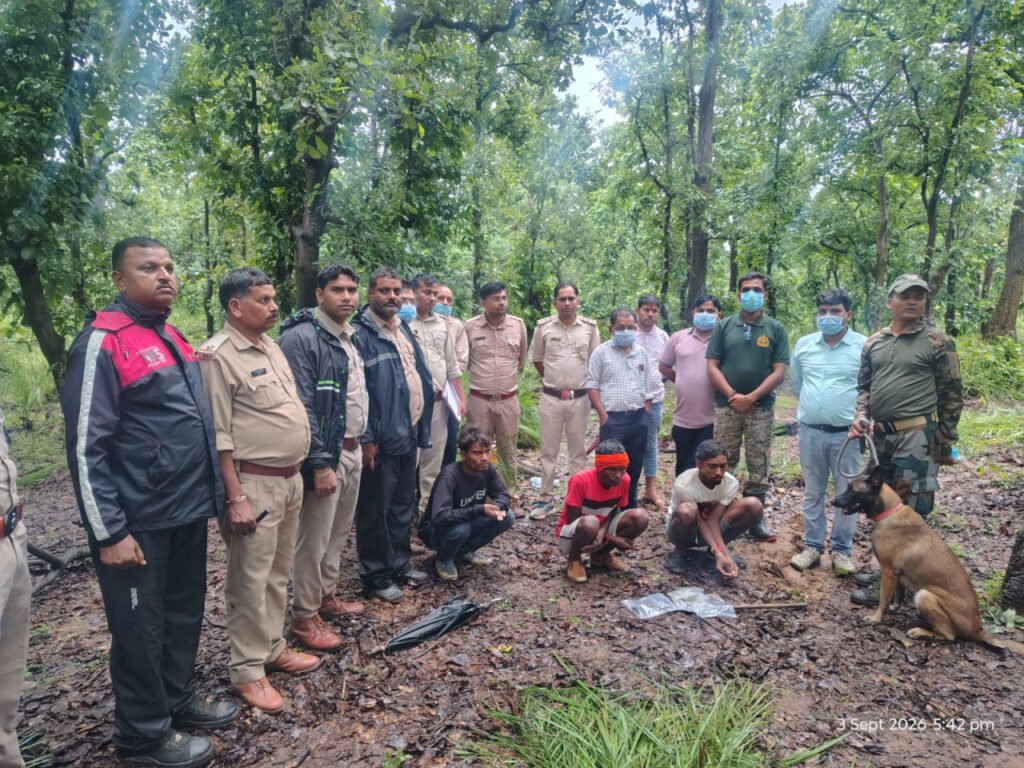 Wildlife Protection : मृत भालू के नाखून काटकर ले जाने वाले दो आरोपी गिरफ्तार, डॉग स्क्वॉड की मदद से हुई पतासाजी, चार नाखून बरामद, वन्यजीव संरक्षण अधिनियम के तहत कार्रवाई