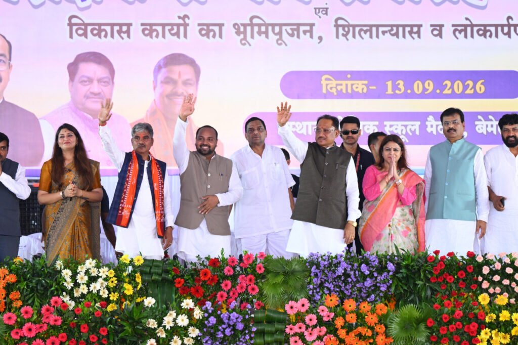 CM Vishnu : जीवन के प्रत्येक क्षेत्र में आगे बढ़ने का सबसे सशक्त माध्यम है शिक्षा, जिला स्तरीय शिक्षक सम्मान समारोह में शामिल हुए मुख्यमंत्री, 81 सेवानिवृत्त शिक्षक और 42 मेधावी विद्यार्थी हुए सम्मानित