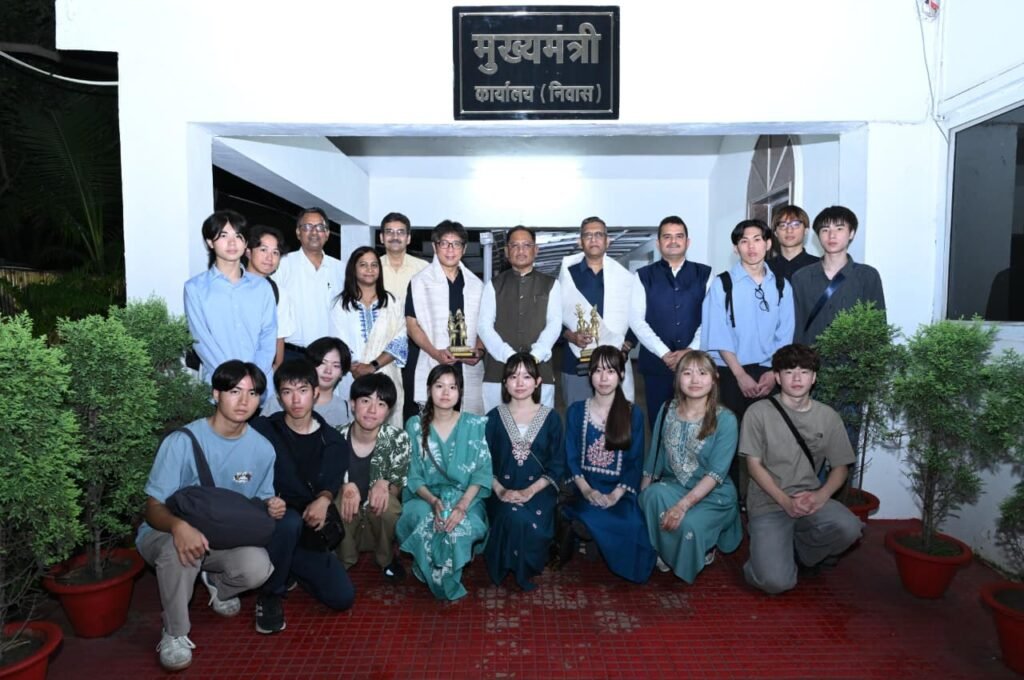 Courtesy Meet : जापान की एहिमे यूनिवर्सिटी के 17 सदस्यीय छात्र प्रतिनिधिमंडल ने मुख्यमंत्री विष्णुदेव साय से की सौजन्य मुलाकात