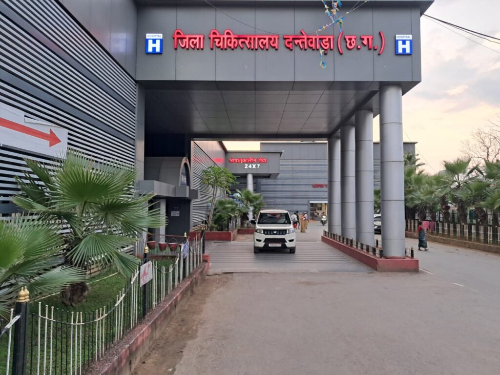 Complex Surgery : दंतेवाड़ा जिला अस्पताल में जटिल सर्जरी की बढ़ी सुविधा, 273 ऑपरेशन से रेफरल लगभग नगण्य, ब्रेस्ट व स्किन कैंसर की सर्जरी से लेकर रिकंस्ट्रक्टिव सर्जरी तक हो रही उपचार की सुविधा; जल्द शुरू होगी थोराकोस्कोपी और आधुनिक बर्न यूनिट