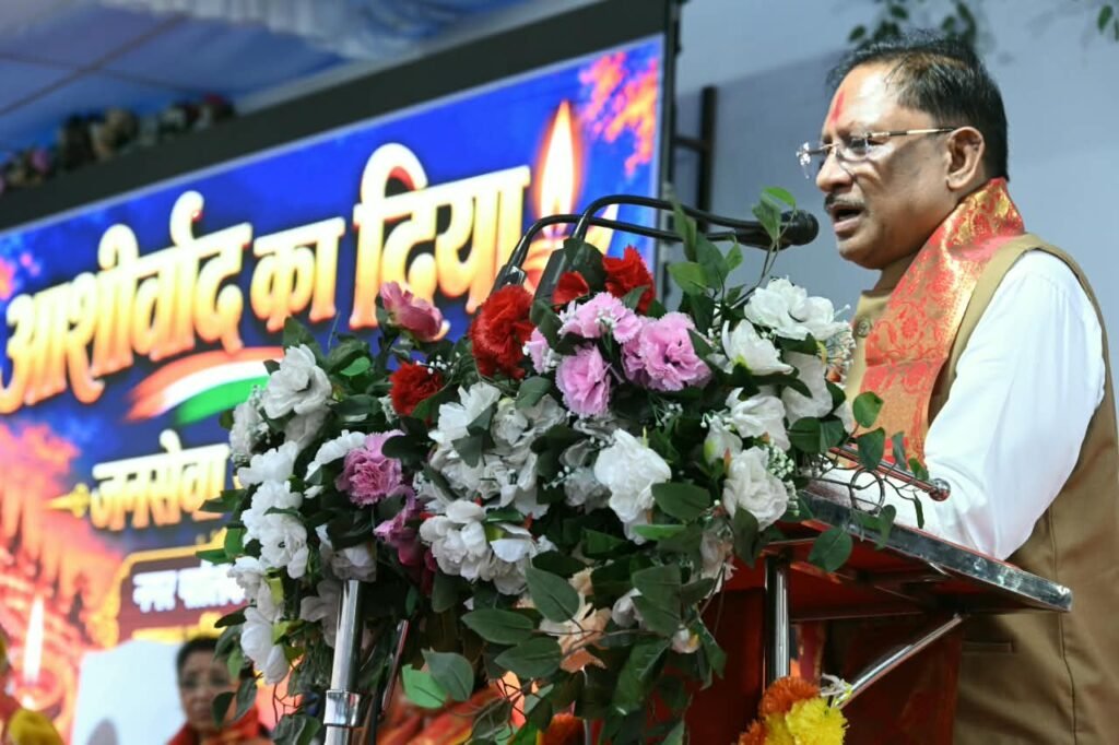Seva Sankalp : सवा लाख ‘आशीर्वाद के दीपों’ से जगमगाया खारुन तट, प्रधानमंत्री नरेंद्र मोदी के स्वस्थ और दीर्घायु जीवन के लिए हुई महाआरती, मुख्यमंत्री महादेव घाट में आयोजित विराट दीपोत्सव एवं महाआरती ‘आशीर्वाद का दीया’ कार्यक्रम में हुए शामिल