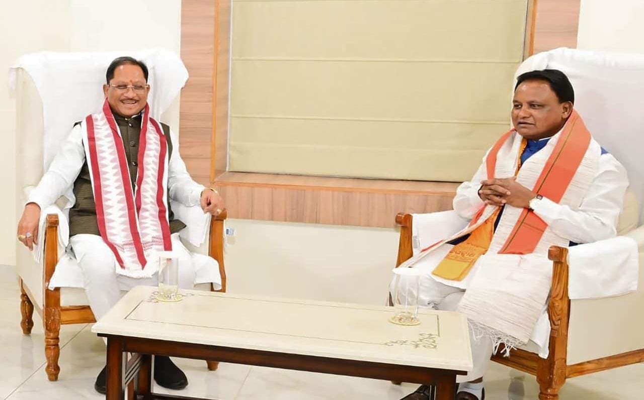 Courtesy Meet : मुख्यमंत्री विष्णु देव साय ने ओडिशा के मुख्यमंत्री मोहन चरण माझी से की सौजन्य भेंट, छत्तीसगढ़-ओडिशा के आपसी सहयोग, विकास और जनकल्याण से जुड़े विभिन्न विषयों पर हुई चर्चा