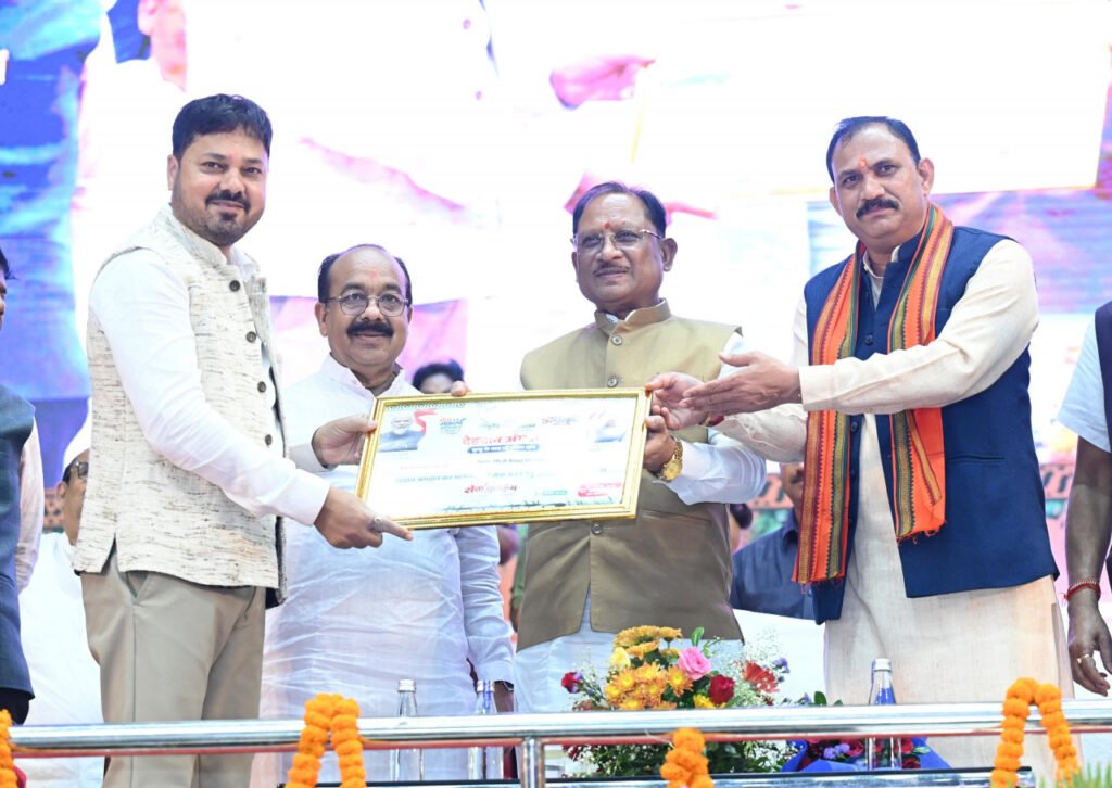 Seva Sankalp अभियान के तहत आयुर्वेद सेवा सम्मेलन, रक्तदान महाकुंभ एवं वृहद स्वास्थ्य जांच शिविर में शामिल हुए मुख्यमंत्री साय