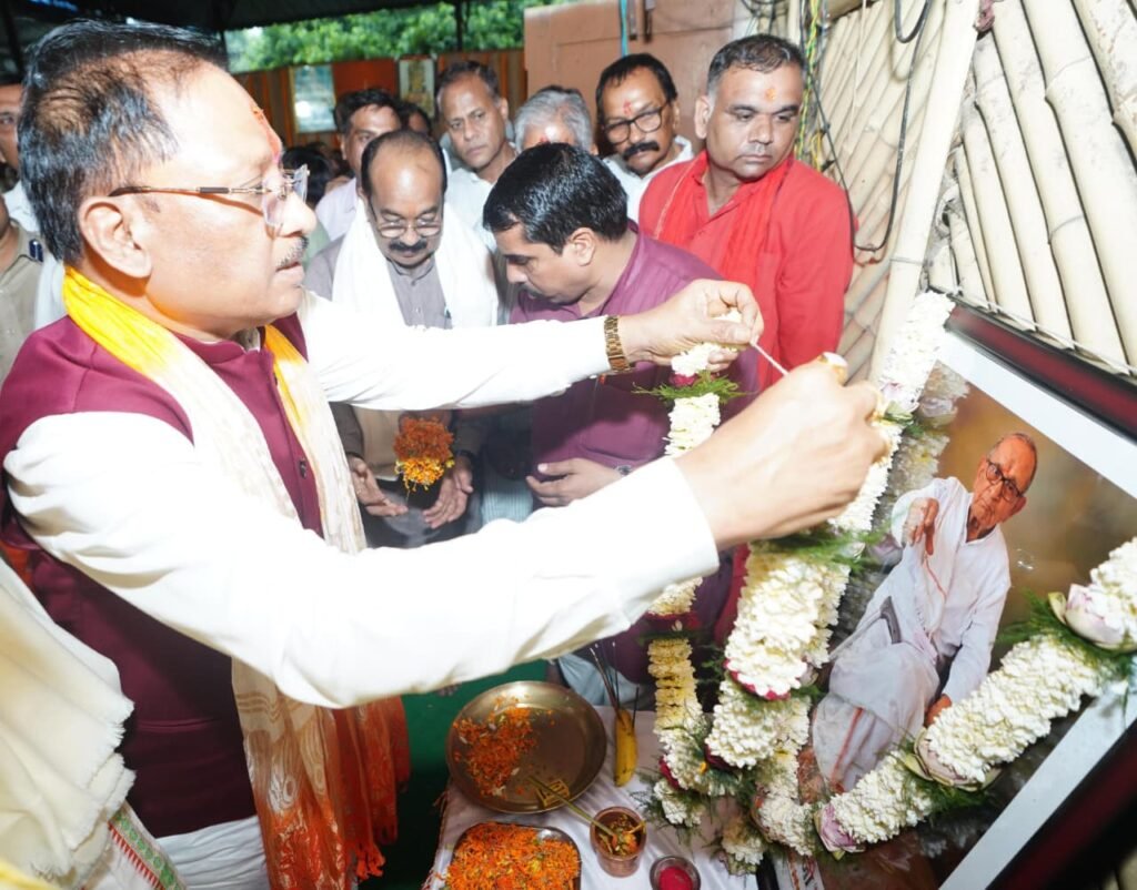 Madkudweep News : CM साय ने समाजसेवी स्वर्गीय शांताराम को दी श्रद्धांजलि, स्मृति में बने उद्यान का किया लोकार्पण