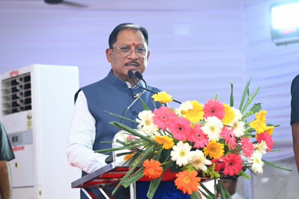 CM Vishnu : नक्सलवाद से प्रभावित रहे क्षेत्रों में शांति के साथ खुल रहे विकास और समृद्धि के नए द्वार, अंतागढ़ के लामकन्हार में मुख्यमंत्री विष्णु देव साय ने सुनी ‘मन की बात’ की 138वीं कड़ी