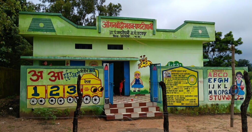 Special Article : सेवा की कहानी…नन्हे कदमों को मिला बेहतर माहौल, पंडरीपानी खास में नया आंगनबाड़ी भवन बना पोषण और सीखने का केंद्र