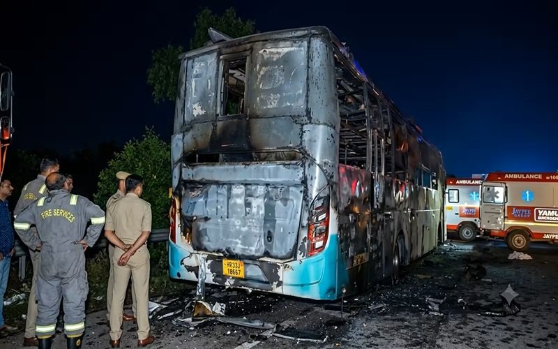 Bus Fire: दुखद: चलती स्लीपर बस में लगी भीषण आग, 9 यात्रियों की दर्दनाक मौत; CM ने लिया संज्ञान देखें VIDEO
