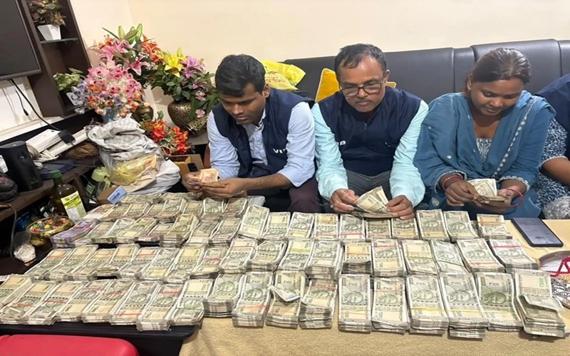 Vigilance Raid: ADM सप्लाई के ठिकानों पर विजिलेंस का बड़ा एक्शन, 70 लाख कैश; महंगी घड़ियां और करोड़ों की संपत्ति का खुलासा