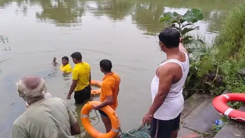 Ganesh Visarjan Accident: गणेश विसर्जन के दौरान बड़ा हादसा: झील में गिरे 8 बच्चे, 6 नाबालिगों की डूबने से मौत; इलाके में पसरा मातम