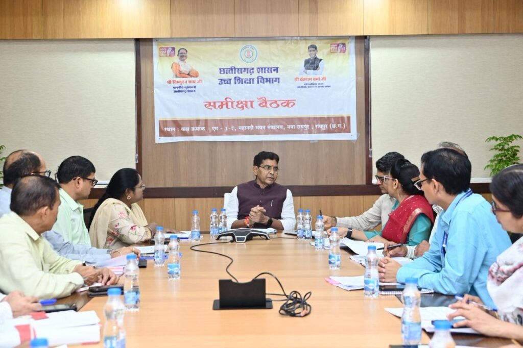 CG Assistant Professor Recruitment : 700 सहायक प्राध्यापकों की भर्ती में देरी पर मंत्री टंक राम वर्मा सख्त, 15 सितंबर तक प्रमोशन प्रक्रिया पूरी करने के निर्देश