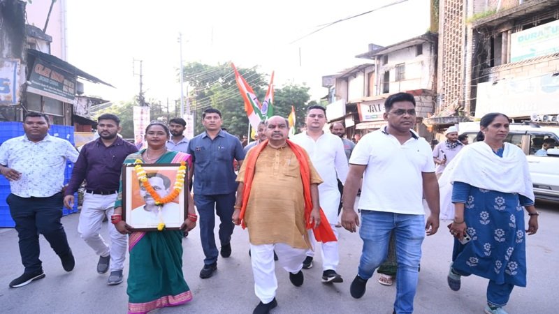 Purandar Mishra Padyatra: नशामुक्ति के संदेश के साथ चौथे दिन भी जारी रही पुरन्दर मिश्रा की पदयात्रा, जनता के बीच पहुंचे विधायक; नशामुक्ति का दिया संदेश