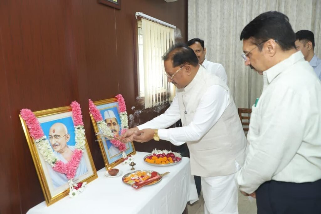 CM Vishnu : सत्य, अहिंसा और सादगी के आदर्श हमें राष्ट्रसेवा की प्रेरणा देते रहेंगे, मुख्यमंत्री ने महात्मा गांधी और पूर्व प्रधानमंत्री लाल बहादुर शास्त्री की जयंती पर किया नमन