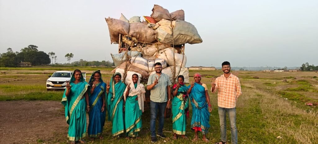 Seva Sankalp : कचरे से कमाई की राह पर कुदरीडीह की स्वेच्छाग्राही दीदियां, 650 किलो कचरे की बिक्री