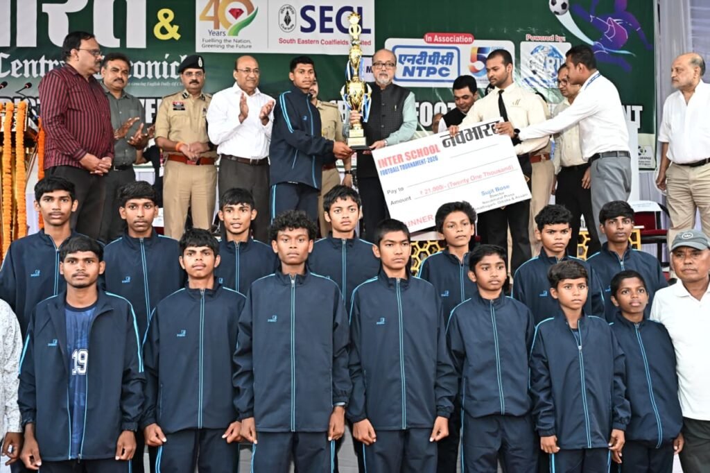 Navbharat Football Competition के समापन में शामिल हुए राज्यपाल, विजेता और उपविजेता टीमों को किया सम्मानित