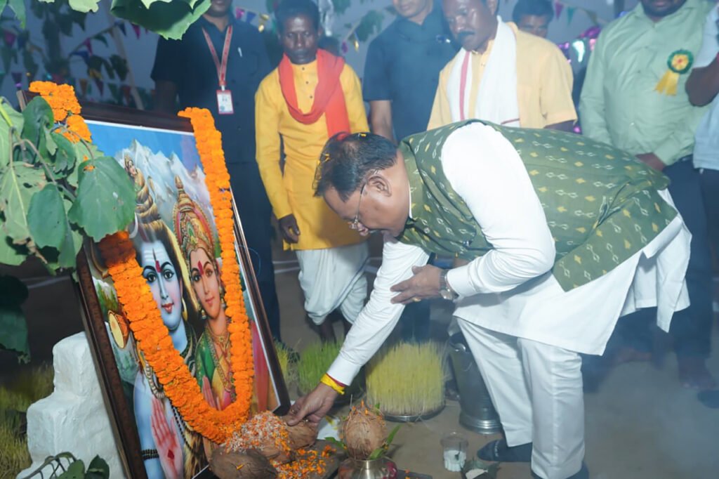 Karma Festival 2026 : मुख्यमंत्री विष्णु देव साय ने मांदर बजाकर किया कर्मा नृत्य, आदिवासी संस्कृति और शिक्षा पर दिया जोर