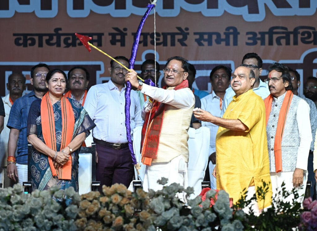 CM Vishnu : सत्य और धर्म की विजय का शाश्वत संदेश देता है विजयादशमी का पर्व, मुख्यमंत्री ने रायपुर के ऐतिहासिक डब्ल्यूआरएस मैदान में किया रावण, कुंभकर्ण और मेघनाद के पुतलों का दहन