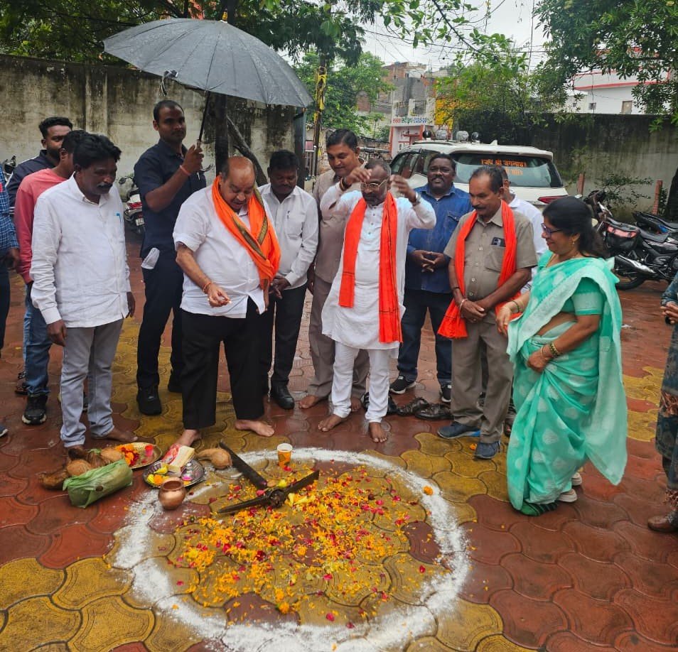 MLA पुरंदर मिश्रा की बड़ी सौगात; त्रिमूर्ति नगर सरकारी स्कूल में ₹10 लाख से बनेगा प्रार्थना शेड
