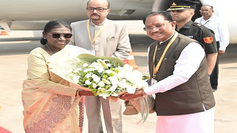 Presidential Visit: राष्ट्रपति द्रौपदी मुर्मु का छत्तीसगढ़ में भव्य स्वागत! बस्तर दशहरा और मुरिया दरबार में होंगी शामिल; CM साय ने बताया गौरव का अवसर