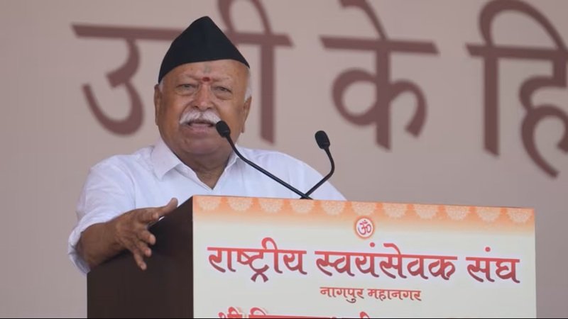 Bhagwat Vijayadashami Speech: मोहन भागवत का बड़ा संदेश: हिंदू-मुस्लिम एकता, AI, नशे और आंदोलनों पर क्या बोले RSS प्रमुख?
