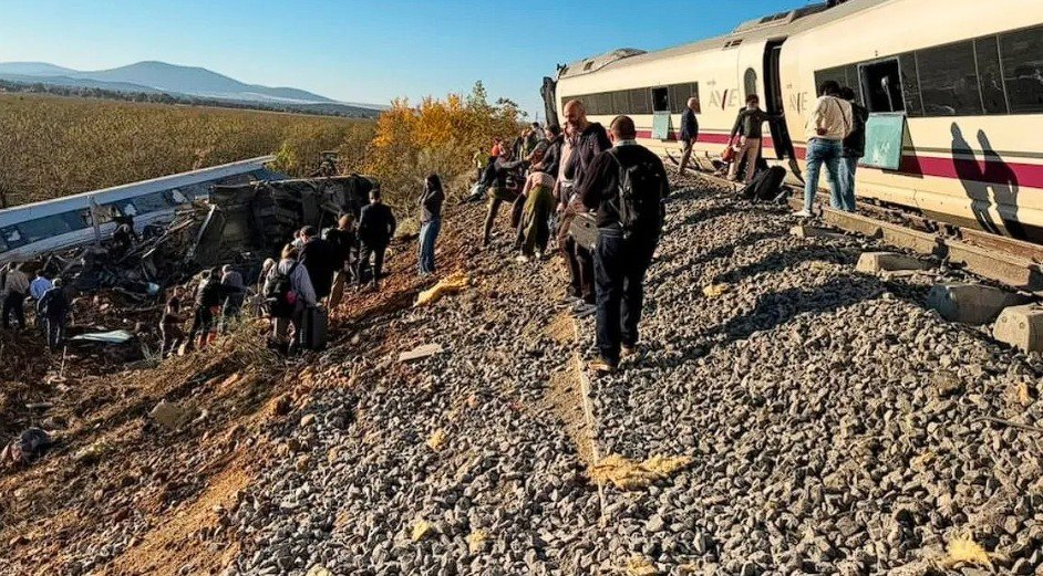 Toledo Train Collision : स्पेन में दो हाई-स्पीड ट्रेनों की भीषण टक्कर, 68 लोगों की मौत, 100 से ज्यादा घायल