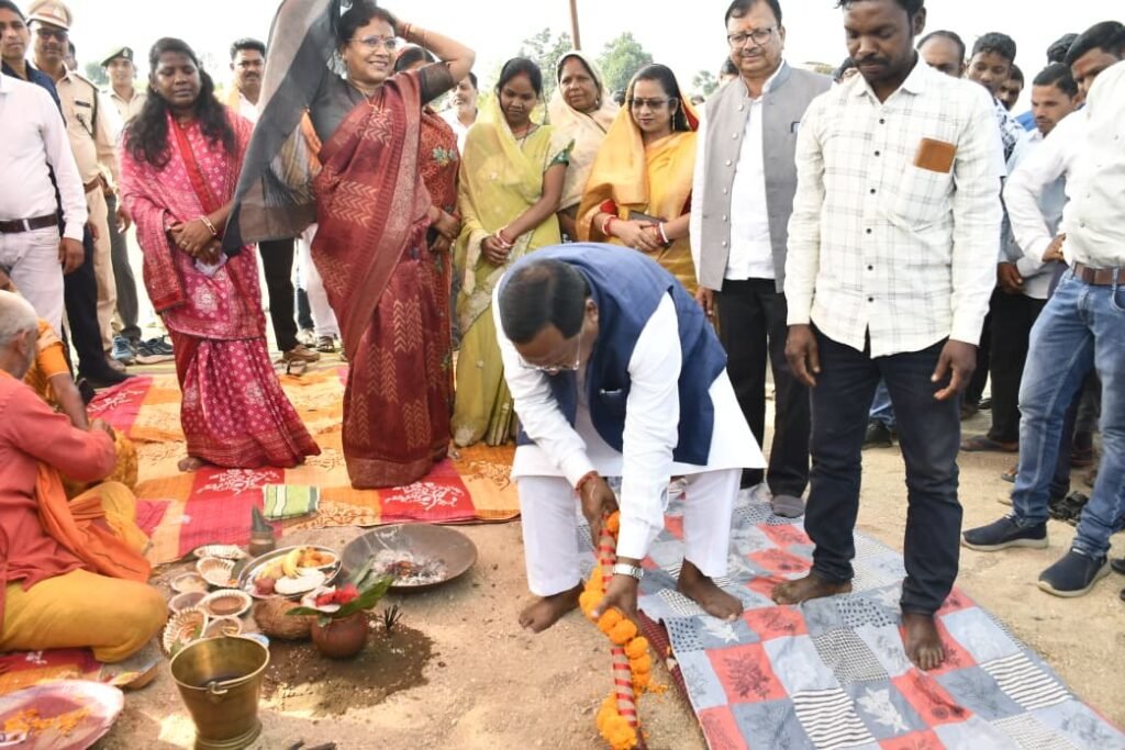 Balrampur Development : महाअष्टमी पर चलगली क्षेत्र को मंत्री रामविचार नेताम का बड़ी सौगात मोरन नदी पर 5.91 करोड़ की लागत से बनेगा उच्चस्तरीय पुल