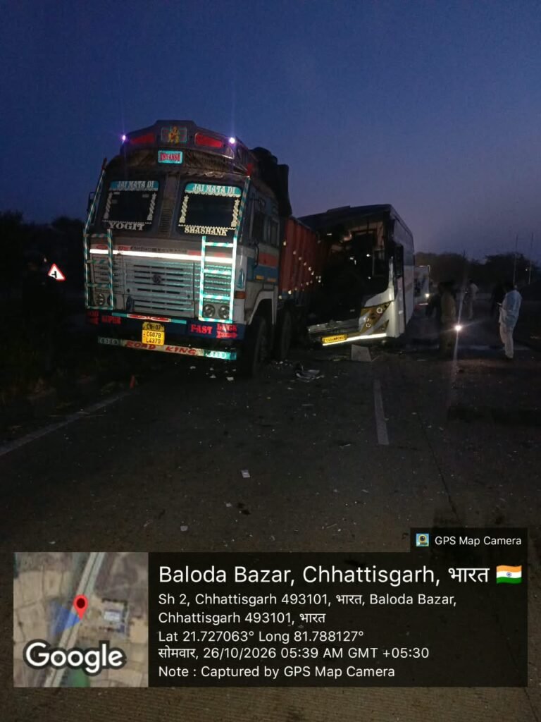 Bus Truck Collision : दरचुरा के पास खड़े ट्रक से टकराई यात्री बस, 3 की मौत, 8 से 10 घायल