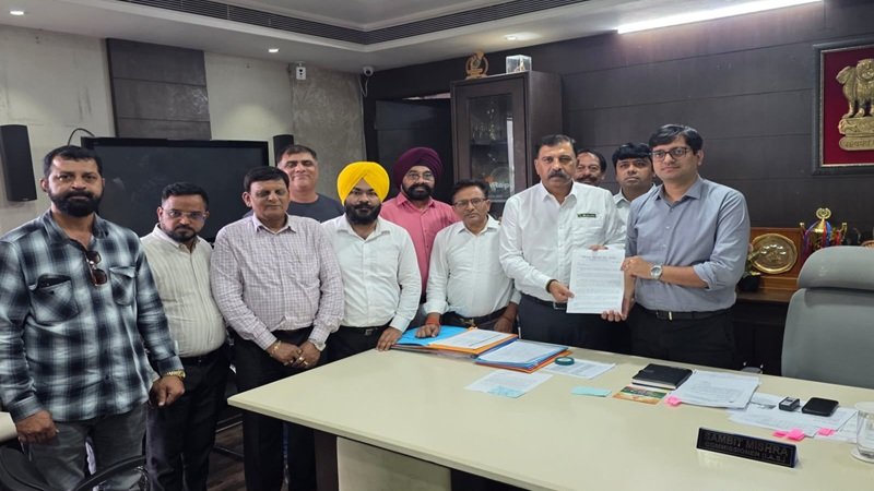 Raipur Municipal Corporation: अमर पारवानी के नेतृत्व में व्यापारियों ने रखीं समस्याएं; आयुक्त ने दिया कार्रवाई का आश्वासन