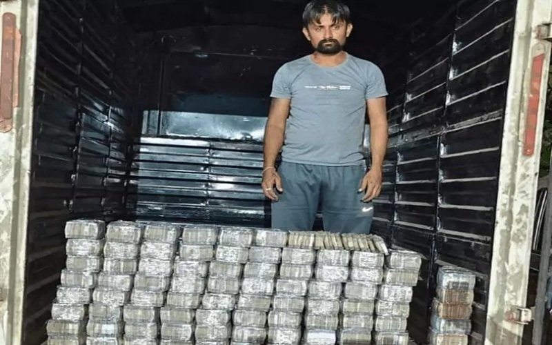 Durg 4 Crore Cash Seizure: दुर्ग में सीक्रेट चेंबर से मिले थे 4 करोड़! कारोबारी ने मांगी रकम, कोर्ट ने खारिज की याचिका; आयकर विभाग कर रहा जांच