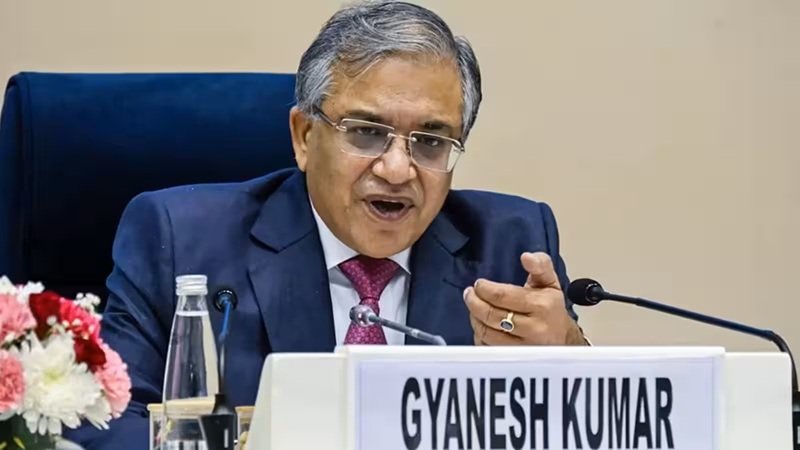 CEC Gyanesh Kumar News: CEC ज्ञानेश कुमार को सुप्रीम कोर्ट से बड़ी राहत! सुप्रीम कोर्ट ने खारिज की निलंबन की मांग, चुनाव आयोग को नोटिस; कहा- कानून के मुताबिक काम की उम्मीद