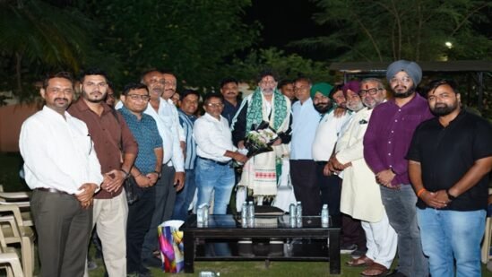 Kiran Singh Deo Returned Raipur: सड़क हादसे के बाद रायपुर लौटे किरण सिंह देव, CAIT छत्तीसगढ़ की टीम ने की सौजन्य भेंट; व्यापारी समाज ने दी शुभकामनाएं