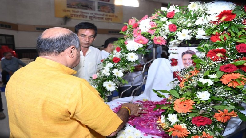 MLA Purandar Mishra: दुःख की घड़ी में मिरघानी परिवार के साथ खड़े हुए विधायक पुरन्दर मिश्रा; स्वर्गीय खेमचंद मिरघानी को दी श्रद्धांजलि